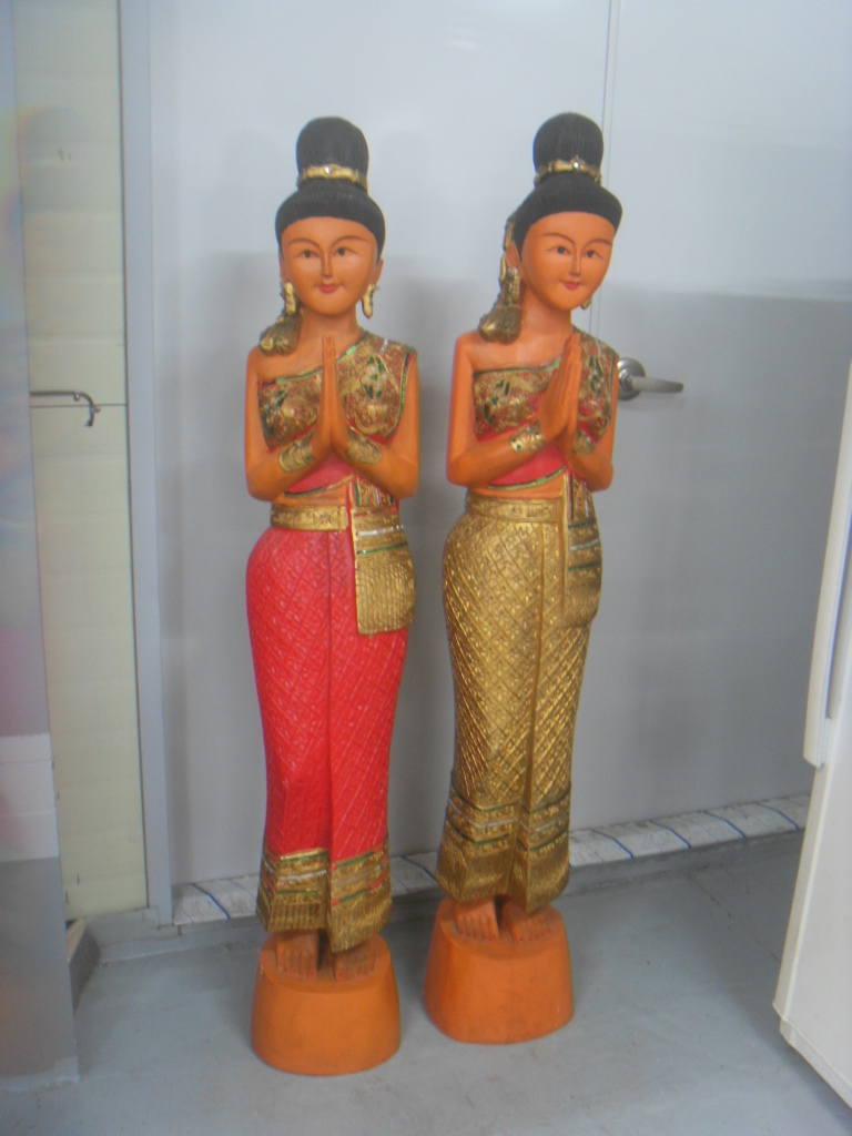 오칠공공 태국 대형 인사하는 여성 목각 장식품 2개 세트 경남양산서창